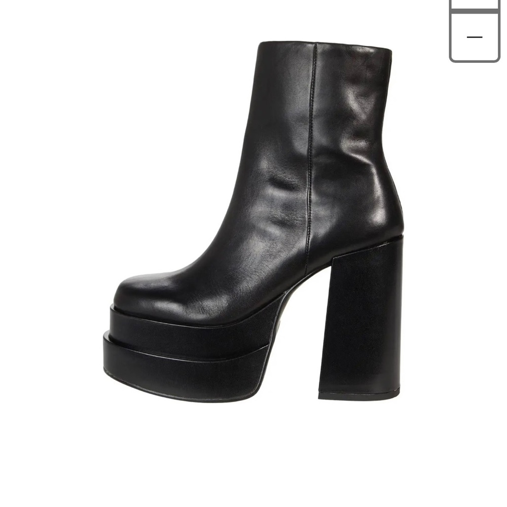 Steve Madden Cobra Platform boots